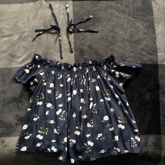 3 Garage brand tops - Picture 3 of 13